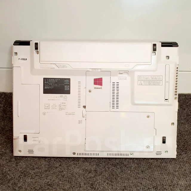Fujitsu. 13.3", 2,6����, ��� 4 ��, ���� 750���, WiFi: 1, Bluetooth: 1, ����������� �� 6��. ����