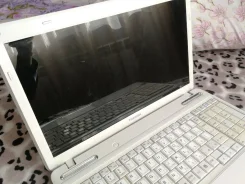 Toshiba Dynabook. 15.6", 2,5����, ��� 4 ��, ���� 500���, WiFi: 1, Bluetooth: 1, ����������� �� 2��. ����