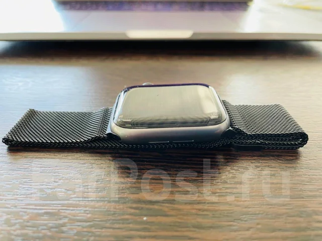 Apple Watch Series 4. GPS, NFC, IP67, IP68 ����