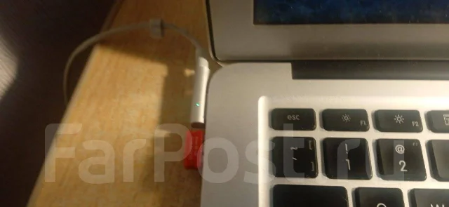 Apple MacBook Air 13 2010 Late. 13.3", 1,9����, ��� 2048 ��, ���� 120���, WiFi: 1, Bluetooth: 1, ����������� �� 12��. ����