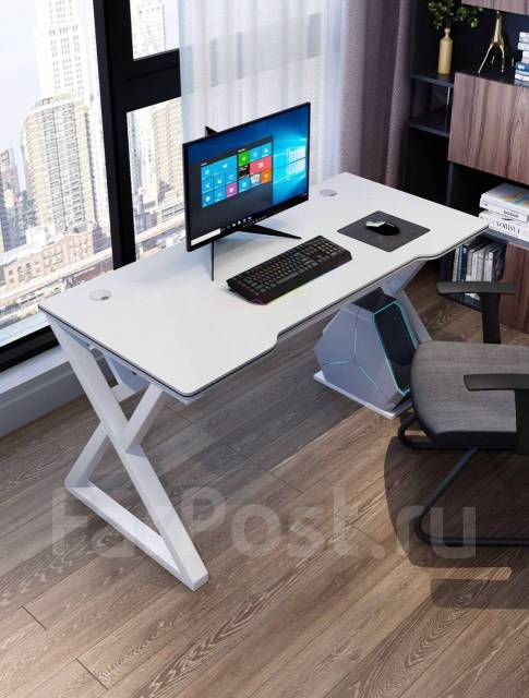 Стол компьютерный. Белый. Черный. Размер 140*60*75, новый, под заказ ...