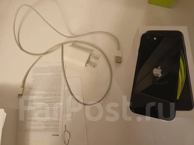 Apple iPhone SE 2020. �/�, ������, 4G LTE, NFC ����