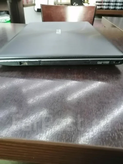Asus X550LD. 15.6", 1,7����, ��� 4 ��, ���� 500���, WiFi: 1, Bluetooth: 1, ����������� �� 1��. ����