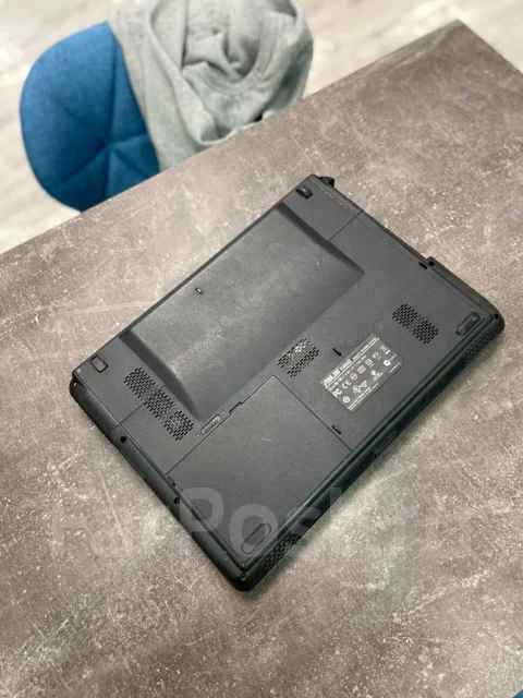Asus K40AB. 14", 2,2����, ��� 3072 ��, ���� 250���, WiFi: 1, Bluetooth: 1, ����������� �� 1��. ����
