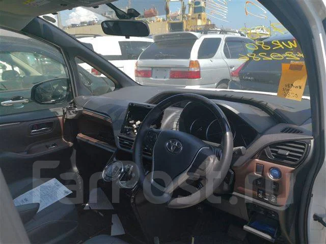 Toyota Esquire. ZWR80, 2ZRFXE ����