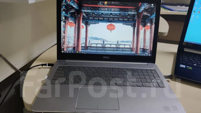 Dell Inspiron. 15.6", 1 600����, ��� 12 ��, ���� 500���, WiFi: 1, Bluetooth: 1, ����������� �� 3��. ����