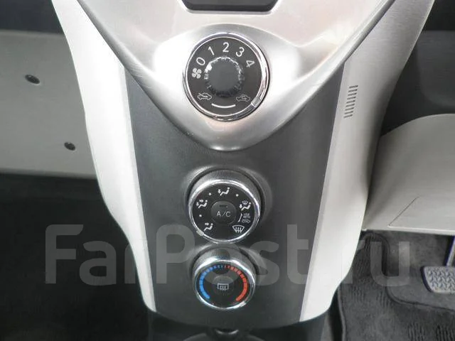 Toyota iQ. ��������, ��������, 1.0 (68��.�.), ������, 68 000����. ��, �/�. ��� ����� �� ������������ ����