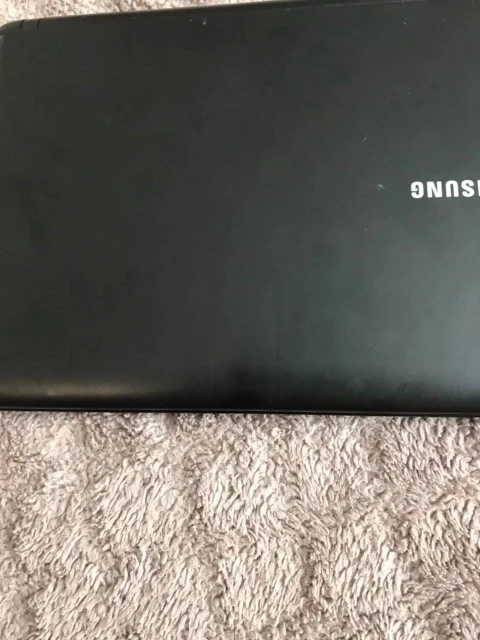Samsung N150. ��� 2048 ��, WiFi: 1, Bluetooth: 1, ����������� �� 4��. ����