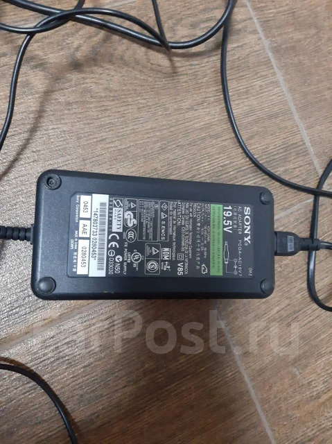 Sony VAIO VGN. 17", 2����, ��� 1024 ��, ���� 60���, WiFi: 1, Bluetooth: 1, ����������� �� 1��. ����