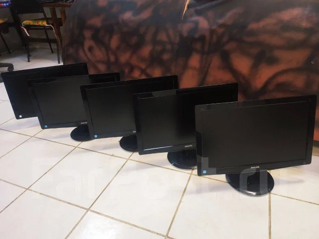 Philips. 19", ���������� �� (LCD, LED, QLED) ����