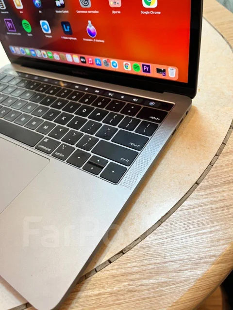 Apple MacBook Pro 13 2018. 13.3", 2,3����, ��� 8 ��, ���� 500���, WiFi: 1, Bluetooth: 1, ����������� �� 10��. ����