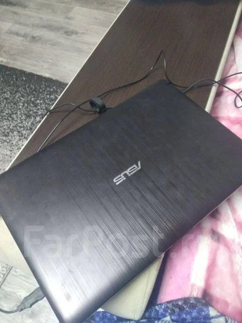 Asus K540. 17", 2,3����, ��� 4 ��, ���� 256���, WiFi: 1, Bluetooth: 1, ����������� �� 4��. ����
