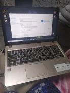 Asus K540. 17", 2,3����, ��� 4 ��, ���� 256���, WiFi: 1, Bluetooth: 1, ����������� �� 4��. ����