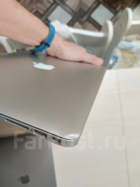 Apple MacBook Air 13 2013 Mid. 13.3", 1,3����, ��� 4 ��, ���� 128���, WiFi: 1, Bluetooth: 1, ����������� �� 7��. ����