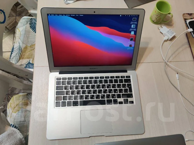 Apple MacBook Air 13 2013 Mid. 13.3", 1,3����, ��� 4 ��, ���� 128���, WiFi: 1, Bluetooth: 1, ����������� �� 7��. ����