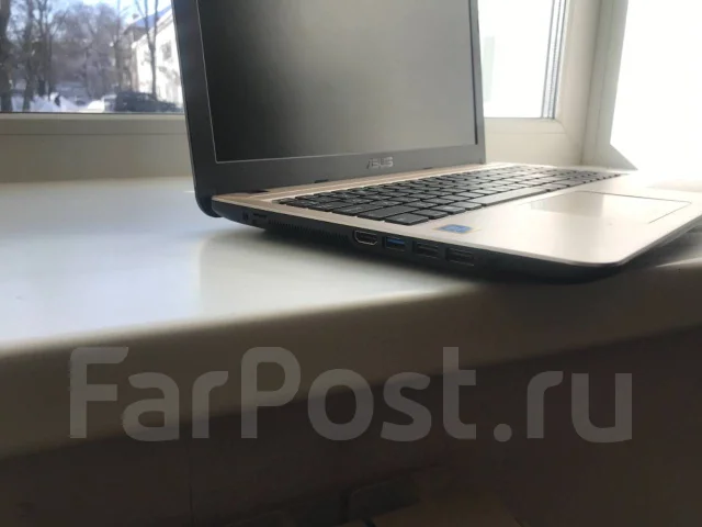 Asus VivoBook 15. 15.6", 2,3����, ��� 4 ��, ���� 256���, WiFi: 1, Bluetooth: 1, ����������� �� 4��. ����
