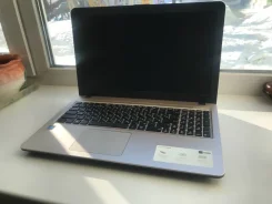 Asus VivoBook 15. 15.6", 2,3����, ��� 4 ��, ���� 256���, WiFi: 1, Bluetooth: 1, ����������� �� 4��. ����