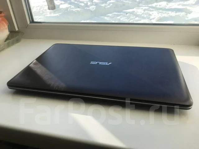 Asus VivoBook 15. 15.6", 2,3����, ��� 4 ��, ���� 256���, WiFi: 1, Bluetooth: 1, ����������� �� 4��. ����
