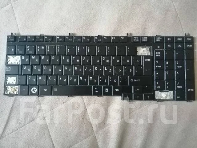 Toshiba Satellite. 15.6", 2,1����, ��� 4 ��, ���� 300���, WiFi: 1, Bluetooth: 1, ����������� �� 1��. ����