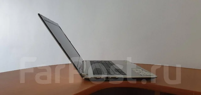 Asus. 14", ��� 8 ��, WiFi: 1, Bluetooth: 1, ����������� �� 4��. ����