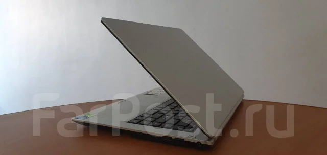 Asus. 14", ��� 8 ��, WiFi: 1, Bluetooth: 1, ����������� �� 4��. ����