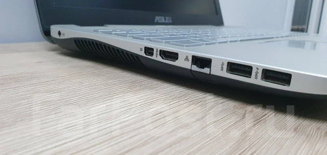 Asus. 15.5", 3,2����, ��� 8 ��, ���� 512���, WiFi: 1, Bluetooth: 1 ����