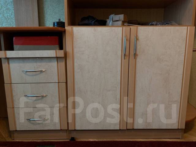 Продам книжный шкаф со столом - Мебель в Хабаровске