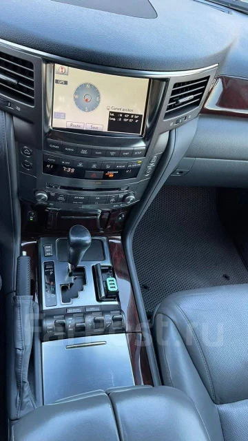 Lexus LX570. �������, 4wd, 5.7 (367��.�.), ������, 195 000����. �� ����