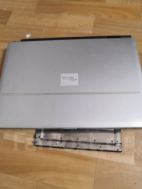 Fujitsu Siemens. 17.3", ��� 1024 ��, WiFi: 1 ����