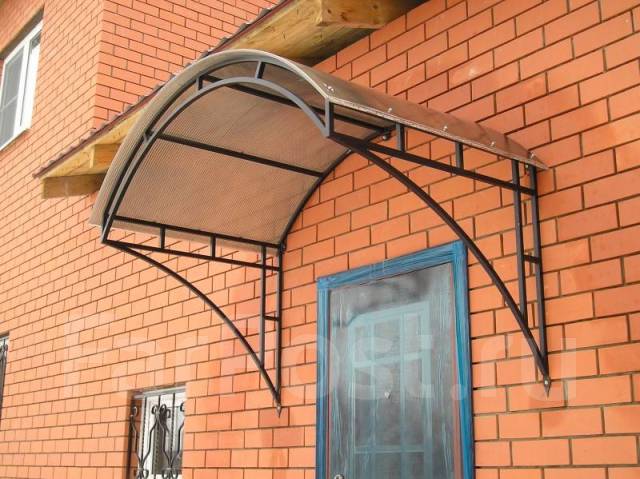 Изготовление и установка навесов, козырьков в Хабаровске