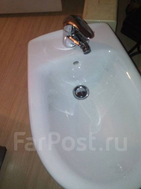 Продам биде со смесителем, в наличии. Цена: 1 200₽ во Владивостоке