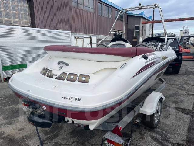 BRP Sea-Doo Challenger. ����� 5��., ��������� ������������, 240��.�., ������. ��� ����� �� ������������ ����