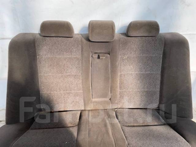 Заднее сиденье на авенсис. Кожаные сиденья авенсис т250. Заднее сиденье на авенсис. Сиденья toyota avensis. Чехол на подлокотник тойота авенсис.