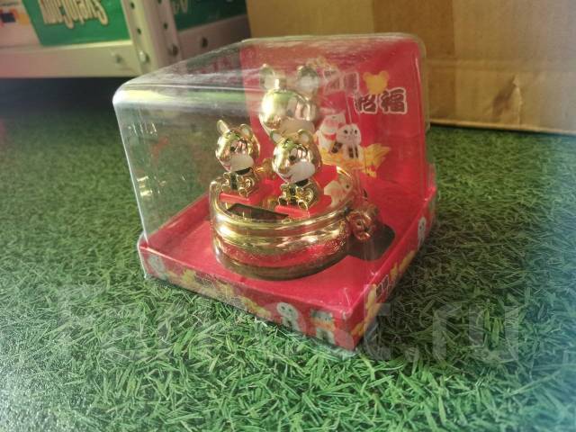 Болванчик, игрушка с качающейся головой на панель на солнечной батарее ...