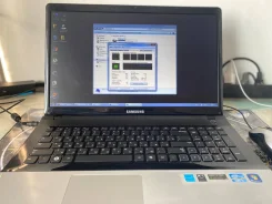 Samsung 300E7A. 17.3", 2,5����, ��� 4 ��, ���� 120���, WiFi: 1, Bluetooth: 1, ����������� �� 5��. ����