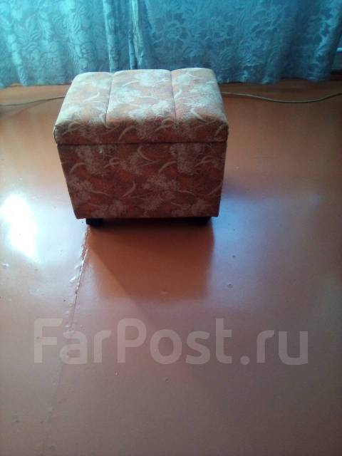 Банкетка на колесиках, б/у, в наличии. Цена: 790₽ во Владивостоке