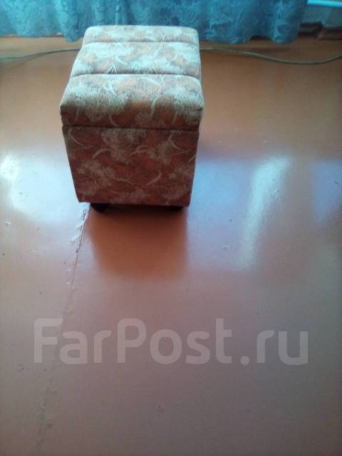 Банкетка на колесиках, б/у, в наличии. Цена: 790₽ во Владивостоке