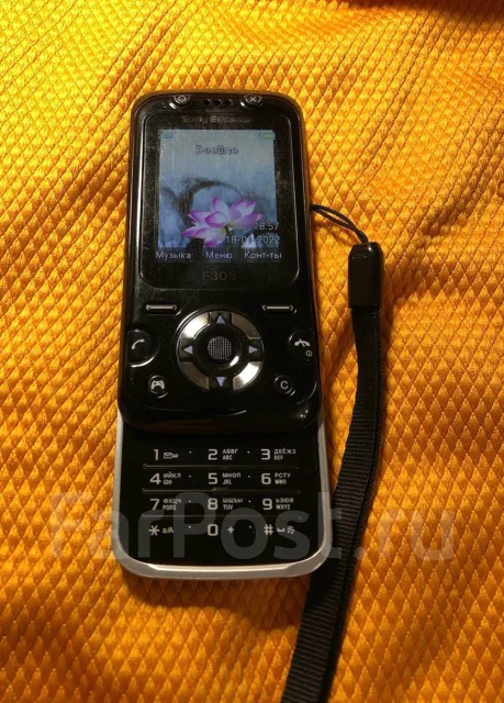 Sony Ericsson F305. �/�, �� 8 ��, ������, ��������� ����