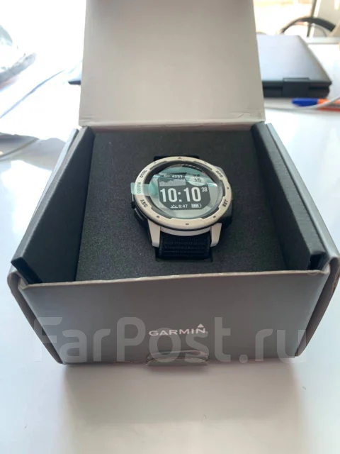 Garmin Instinct. GPS, IP68 ����