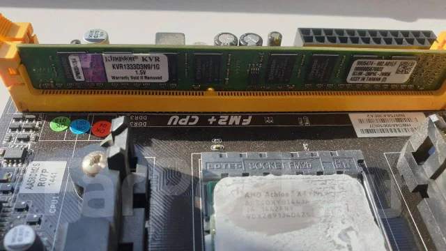 AMD Athlon X4 ����