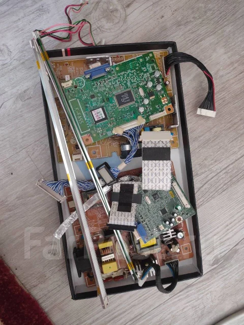 Asus. 19" ����
