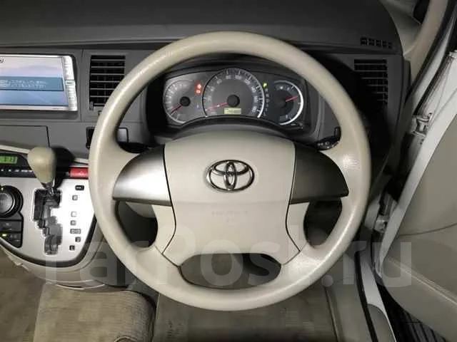 Toyota Isis. �������, ��������, 1.8 (132��.�.), ������, 70����. ��, �/�, ��� ���. ��� ����� �� ������������ ����