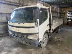 Hino Dutro ����