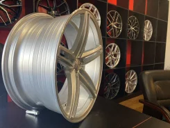 Vossen CV5. 8.5x18", 5x114.3, ET35, �� 73,1���. ����