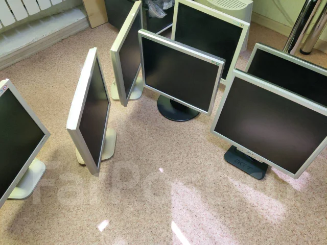 Samsung. 17", ���������� �� (LCD, LED, QLED) ����