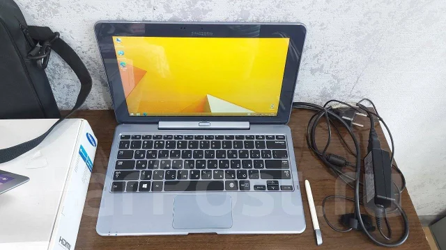Samsung ATIV. 11.6", 1,8����, ��� 2048 ��, ���� 64���, WiFi: 1, Bluetooth: 1, ����������� �� 10��. ����