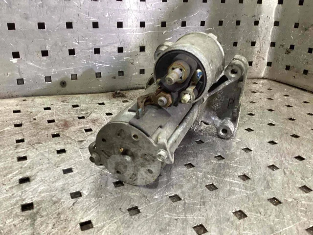 ������� Ford Fiesta 2010 8V2111000AD 8V2111000AD ����