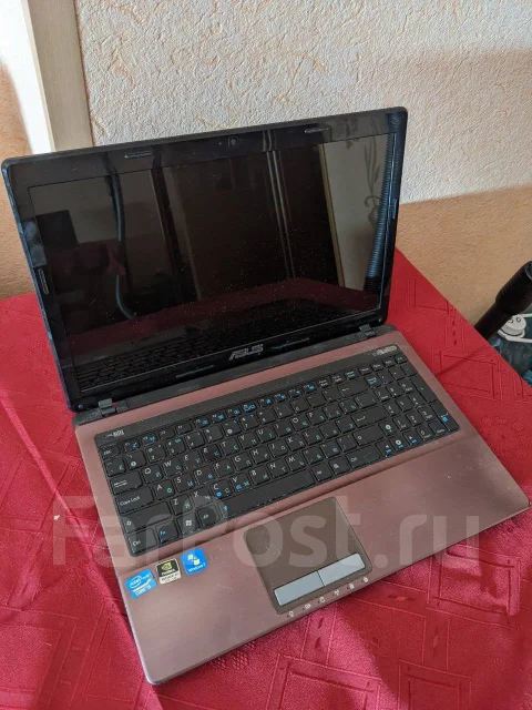 Asus X53S. 15.6", 3,1����, ��� 4 ��, ���� 512���, WiFi: 1, Bluetooth: 1, ����������� �� 1��. ����