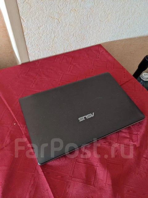 Asus X53S. 15.6", 3,1����, ��� 4 ��, ���� 512���, WiFi: 1, Bluetooth: 1, ����������� �� 1��. ����