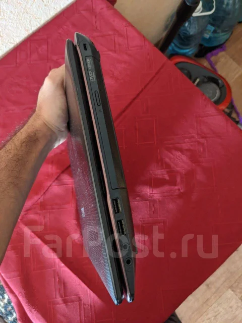Asus X53S. 15.6", 3,1����, ��� 4 ��, ���� 512���, WiFi: 1, Bluetooth: 1, ����������� �� 1��. ����